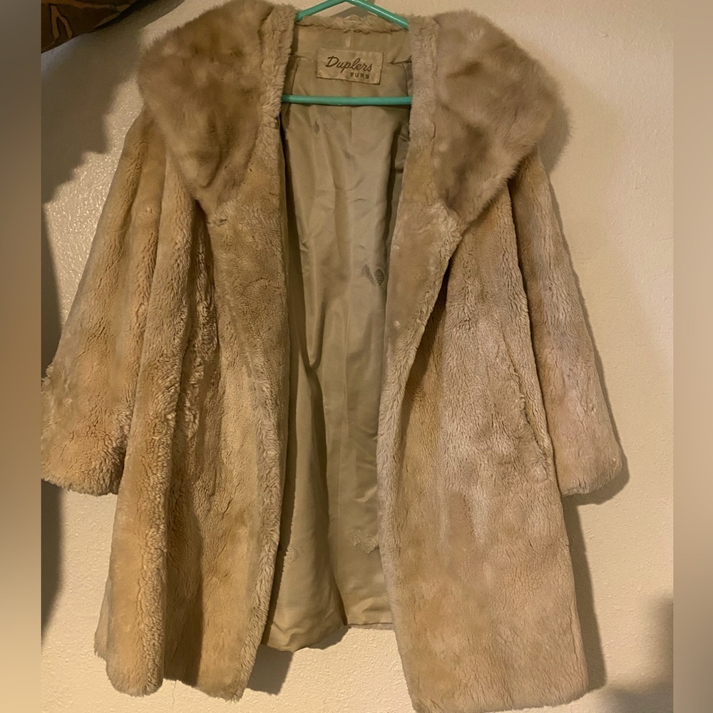 Vintage Duplers Fur coat with silk lining.